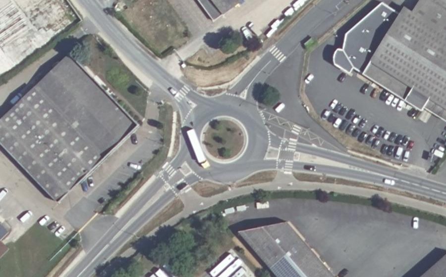Vue aérienne du Rond-point anonyme n°495084288