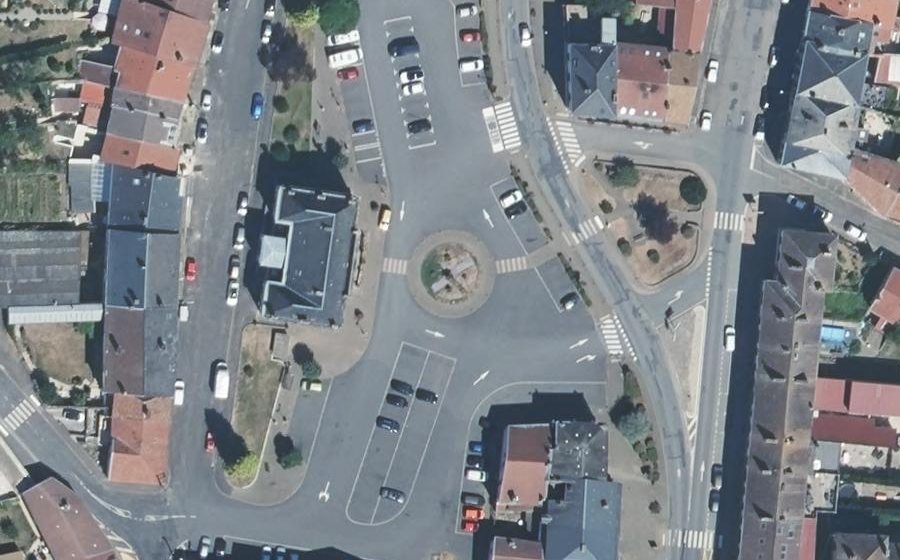 Vue aérienne du Rond-point anonyme n°49511350