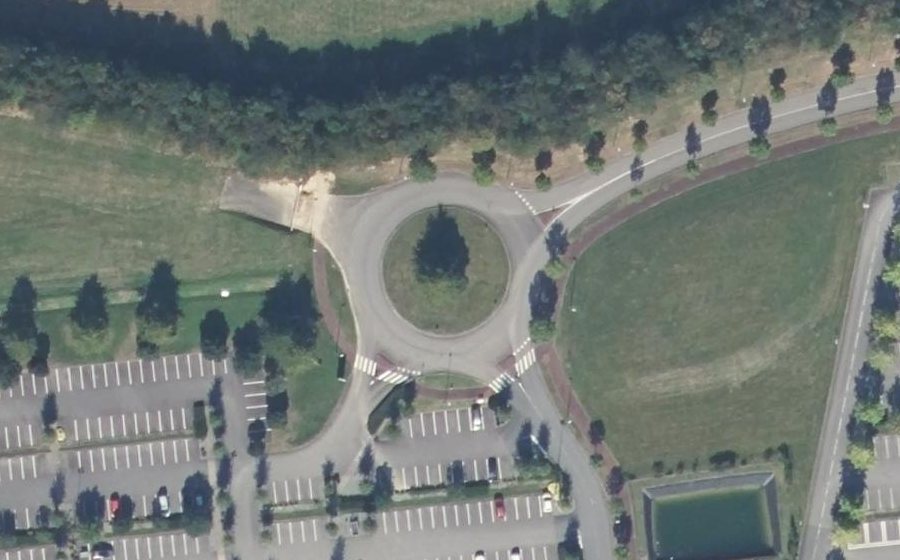 Vue aérienne du Rond-point anonyme n°4951212