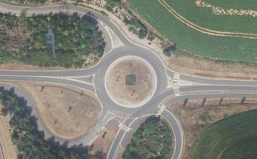 Vue aérienne du Rond-point anonyme n°495243967