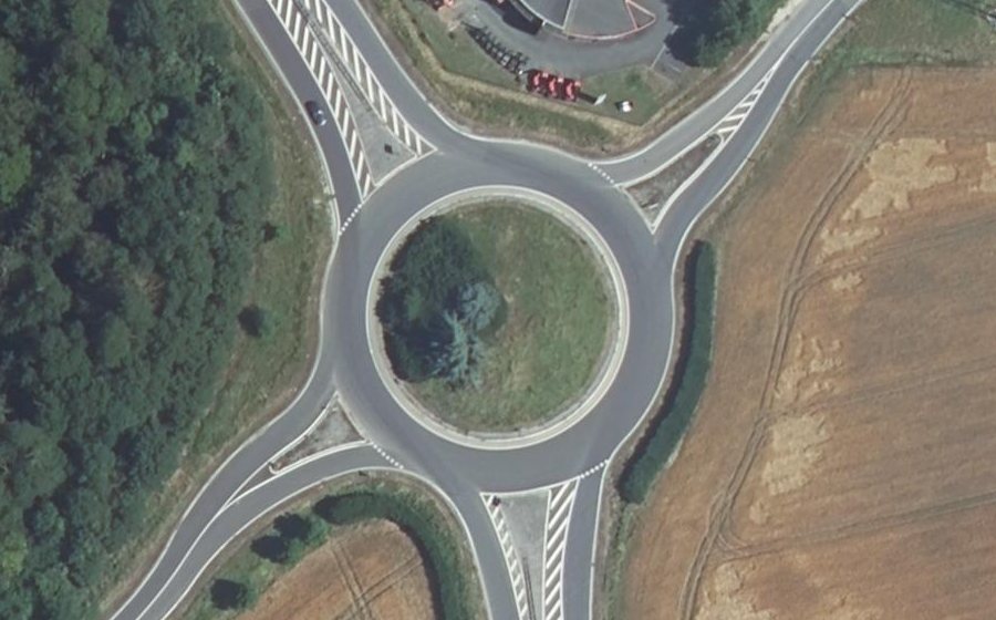Vue aérienne du Rond-point anonyme n°4952629
