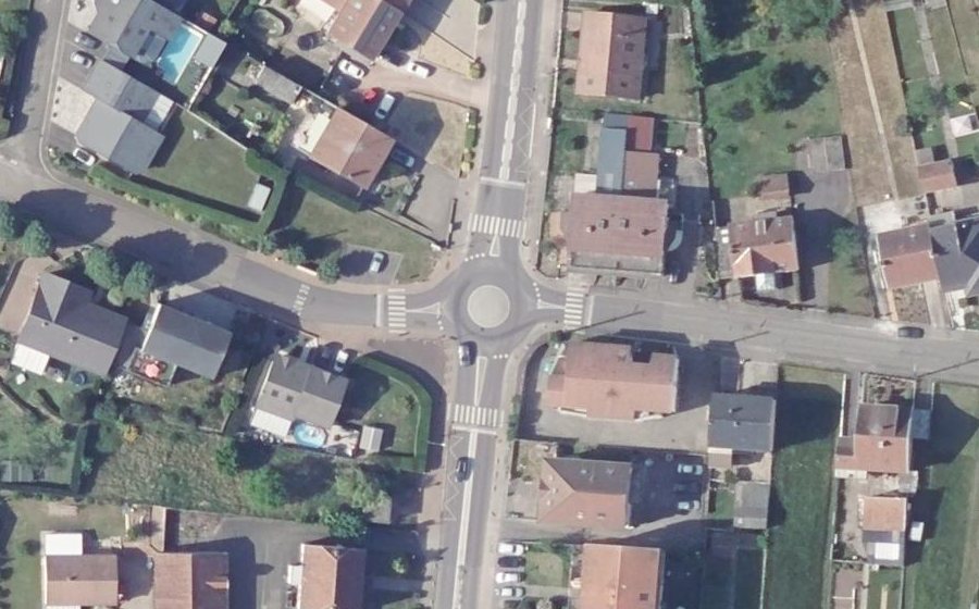 Vue aérienne du Rond-point anonyme n°495627131
