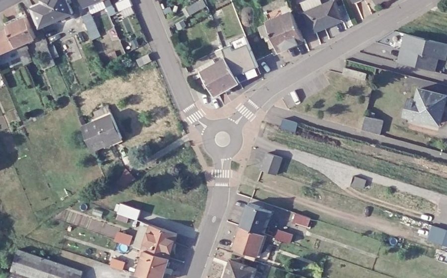 Vue aérienne du Rond-point anonyme n°495650767