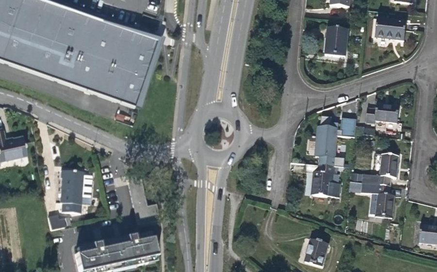 Vue aérienne du Rond-point anonyme n°495756330