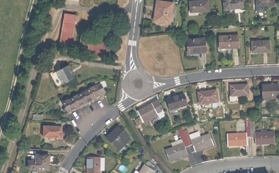 Vue aérienne du Rond-point anonyme n°49577583