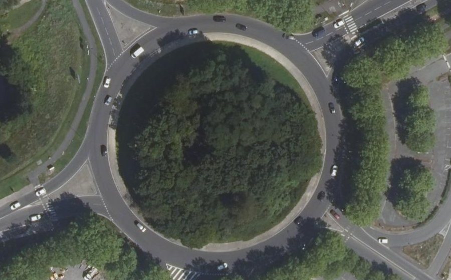 Vue aérienne du Rond-point anonyme n°495841288