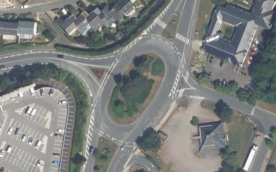 Vue aérienne du Rond-point anonyme n°49592064