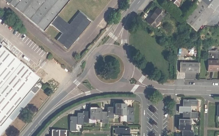 Vue aérienne du Rond-point anonyme n°49599905