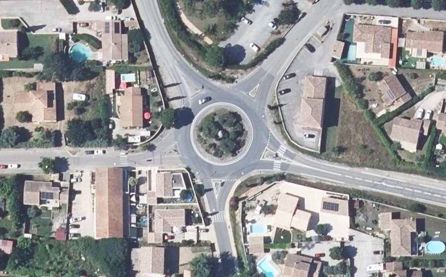 Vue aérienne du Rond-point anonyme n°49602260