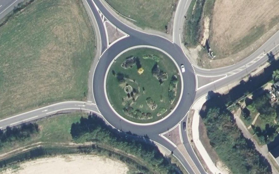 Vue aérienne du Rond-point anonyme n°4961628