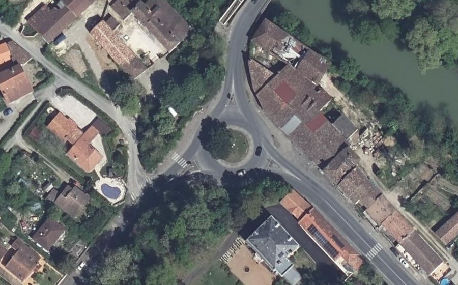 Vue aérienne du Rond-point anonyme n°496166521