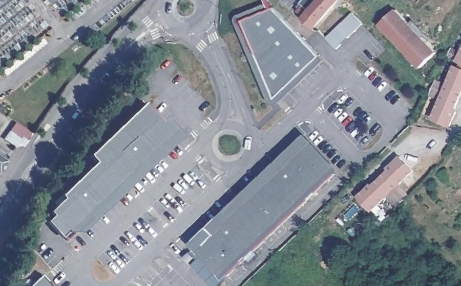 Vue aérienne du Rond-point anonyme n°496410069