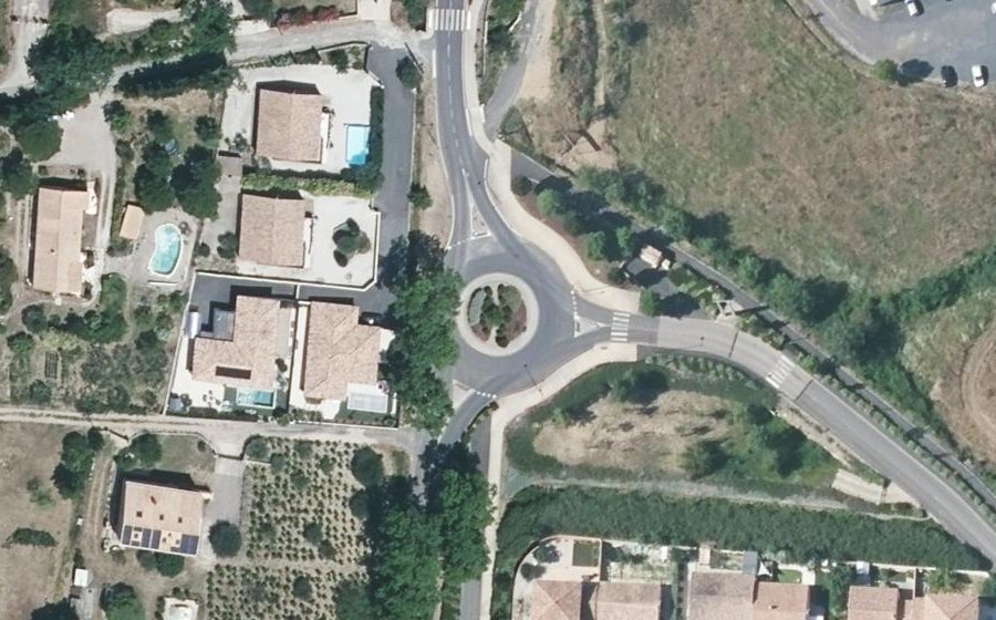 Vue aérienne du Rond-point anonyme n°496458583