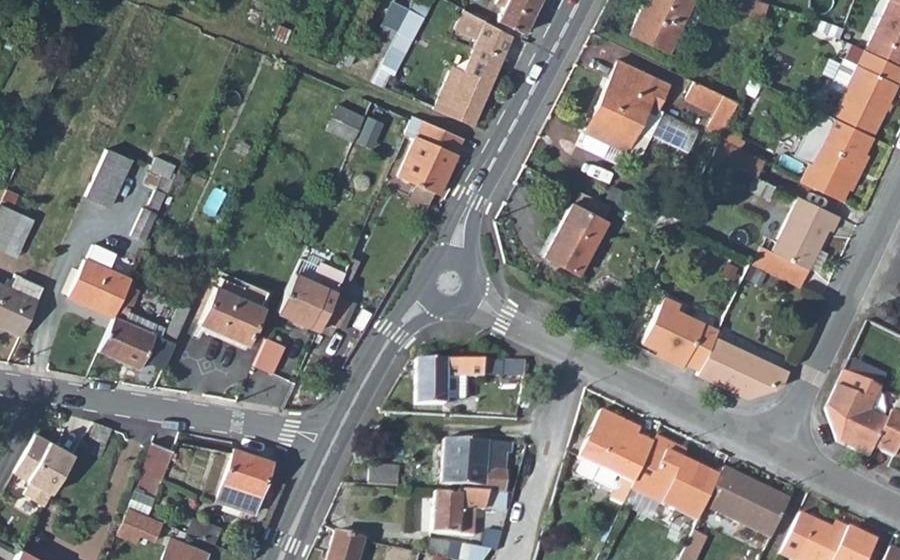 Vue aérienne du Rond-point anonyme n°496509082