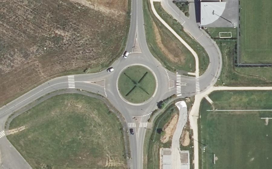 Vue aérienne du Rond-point anonyme n°496671715