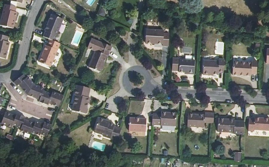 Vue aérienne du Rond-point anonyme n°49676558