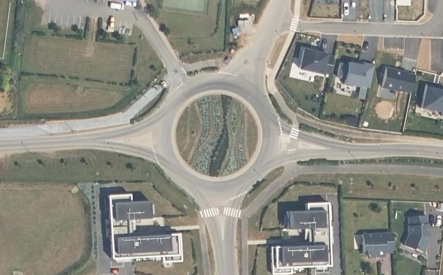 Vue aérienne du Rond-point anonyme n°496880863