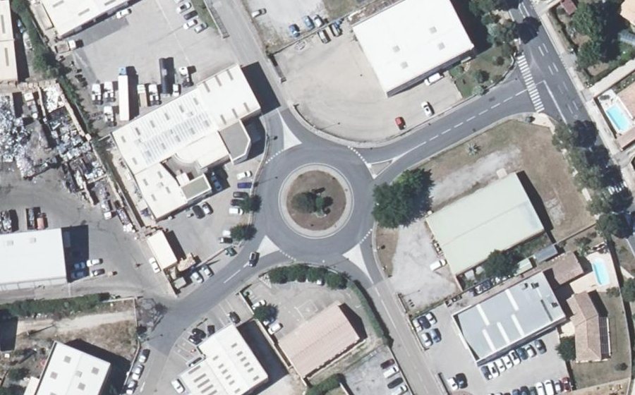 Vue aérienne du Rond-point anonyme n°49709666