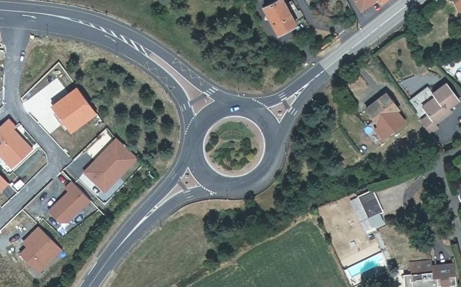 Vue aérienne du Rond-point anonyme n°4971825