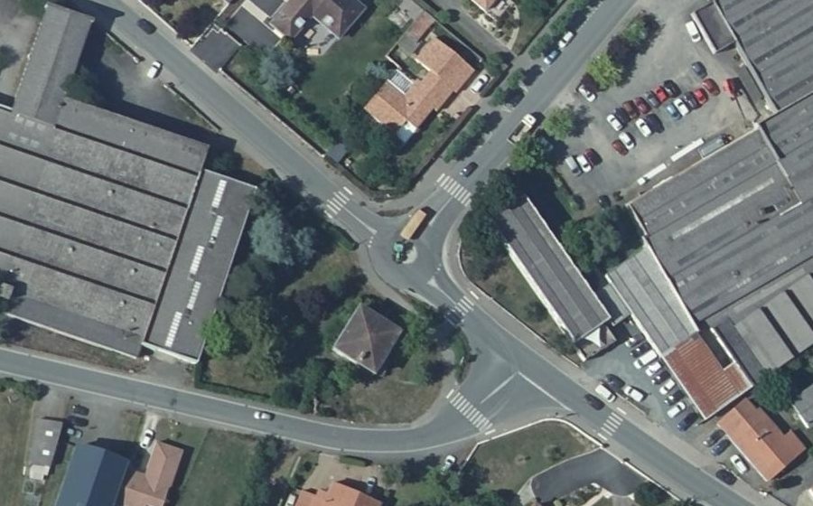 Vue aérienne du Rond-point anonyme n°497197648
