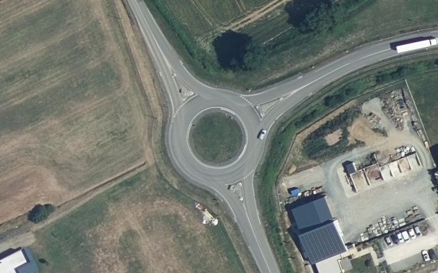Vue aérienne du Rond-point anonyme n°497202247