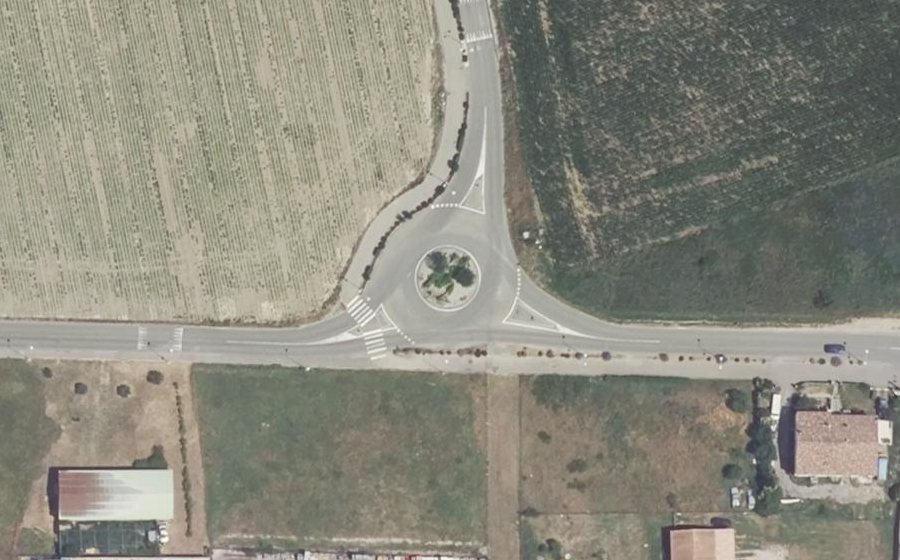 Vue aérienne du Rond-point anonyme n°497268551
