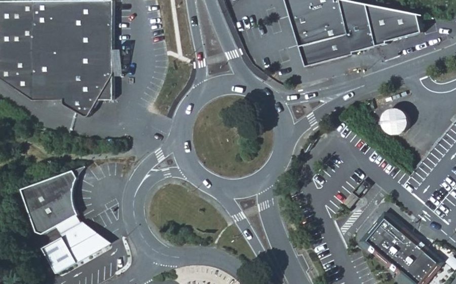 Vue aérienne du Rond-point anonyme n°49728591