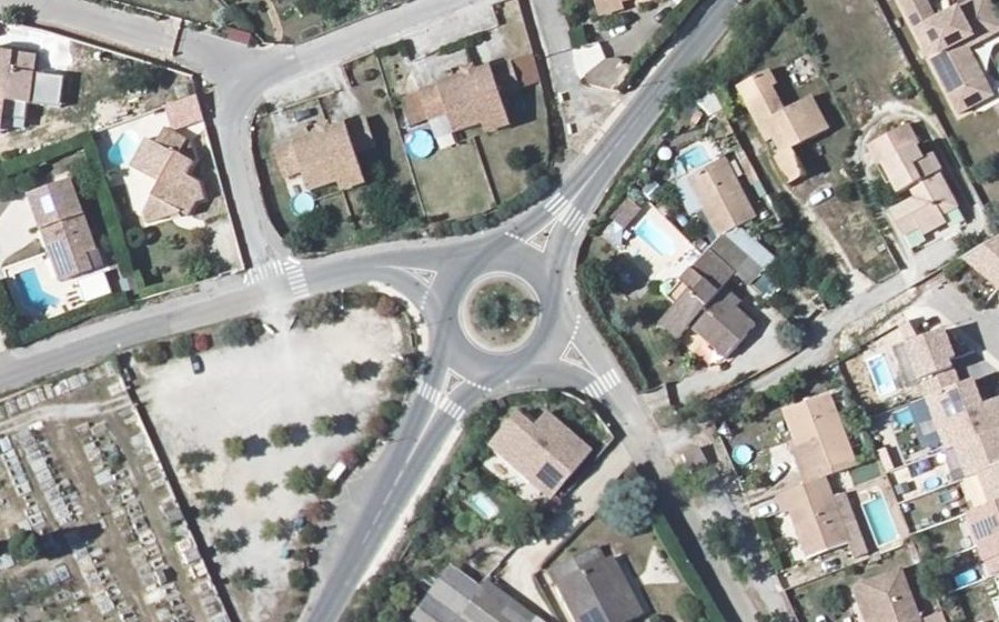 Vue aérienne du Rond-point anonyme n°49729677
