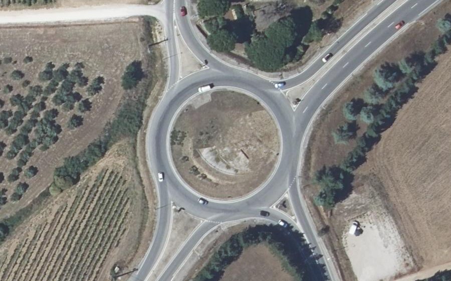 Vue aérienne du Rond-point anonyme n°49730484