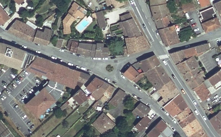 Vue aérienne du Rond-point anonyme n°497380039