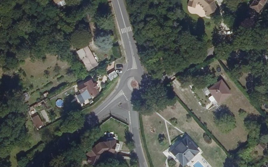 Vue aérienne du Rond-point anonyme n°49747175