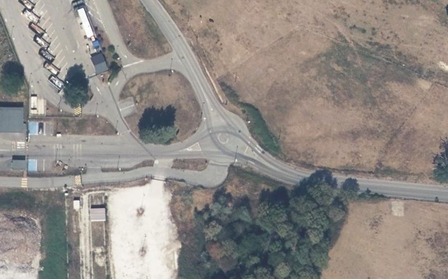 Vue aérienne du Rond-point anonyme n°49775171