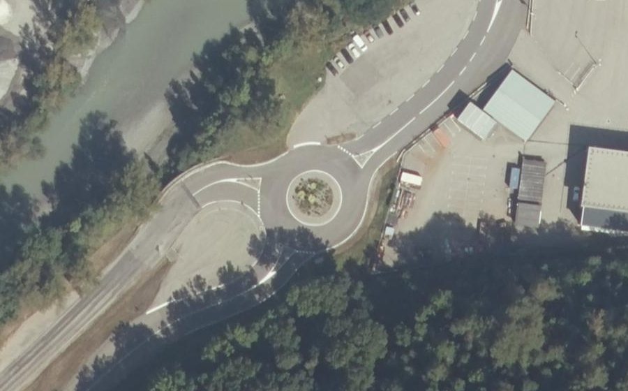 Vue aérienne du Rond-point anonyme n°497768799