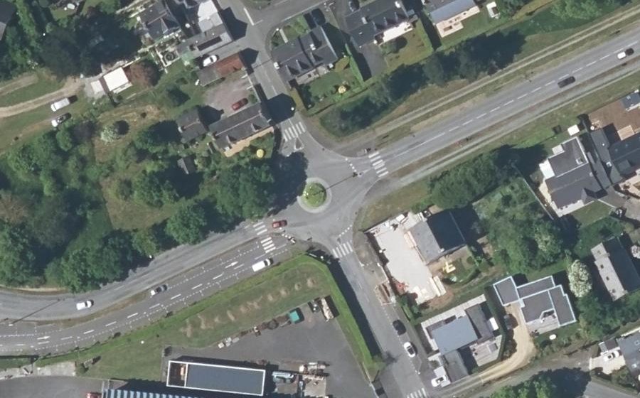 Vue aérienne du Rond-point anonyme n°49777129