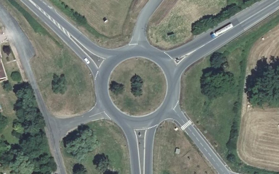 Vue aérienne du Rond-point anonyme n°4977771