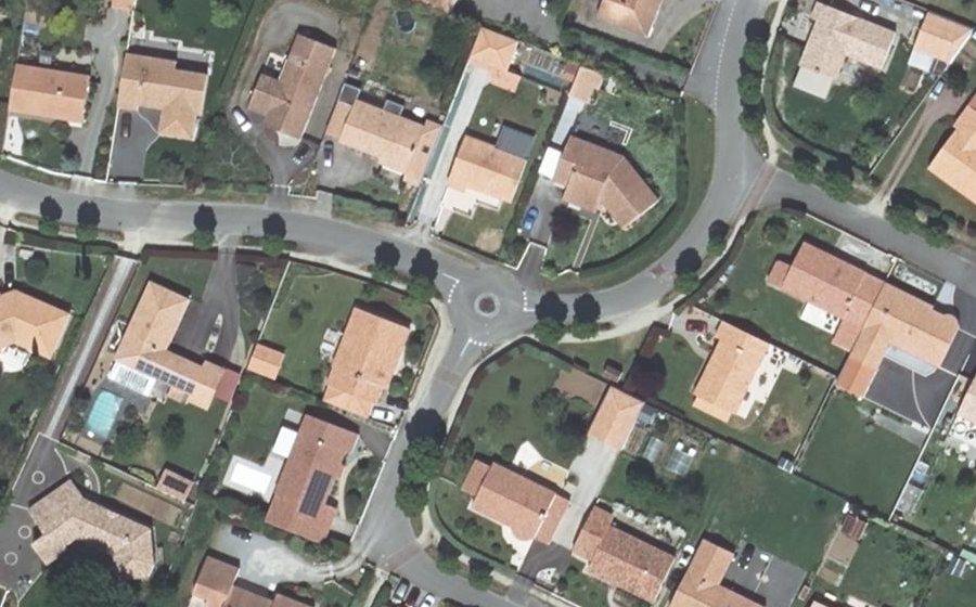 Vue aérienne du Rond-point anonyme n°497854191