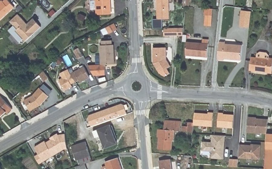 Vue aérienne du Rond-point anonyme n°497885431