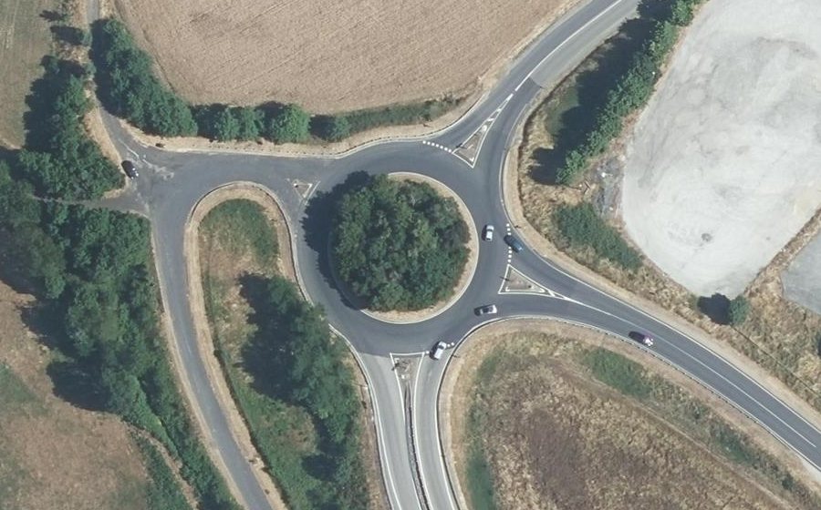 Vue aérienne du Rond-point anonyme n°49793947