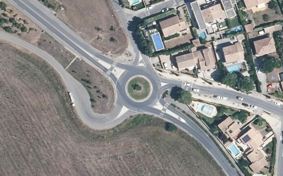 Vue aérienne du Rond-point anonyme n°49794153