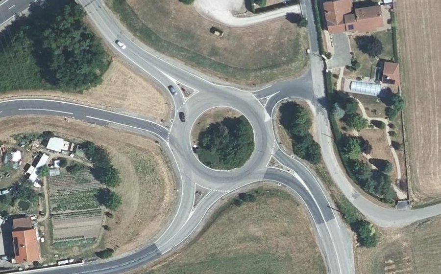 Vue aérienne du Rond-point anonyme n°49809803