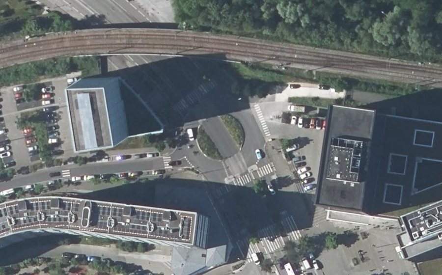 Vue aérienne du Rond-point anonyme n°49809916