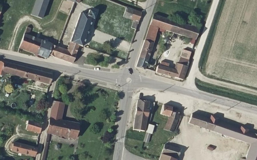 Vue aérienne du Rond-point anonyme n°498119595