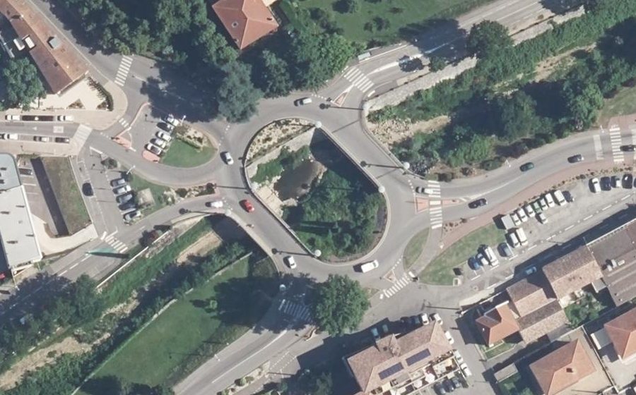 Vue aérienne du Rond-point anonyme n°4981466