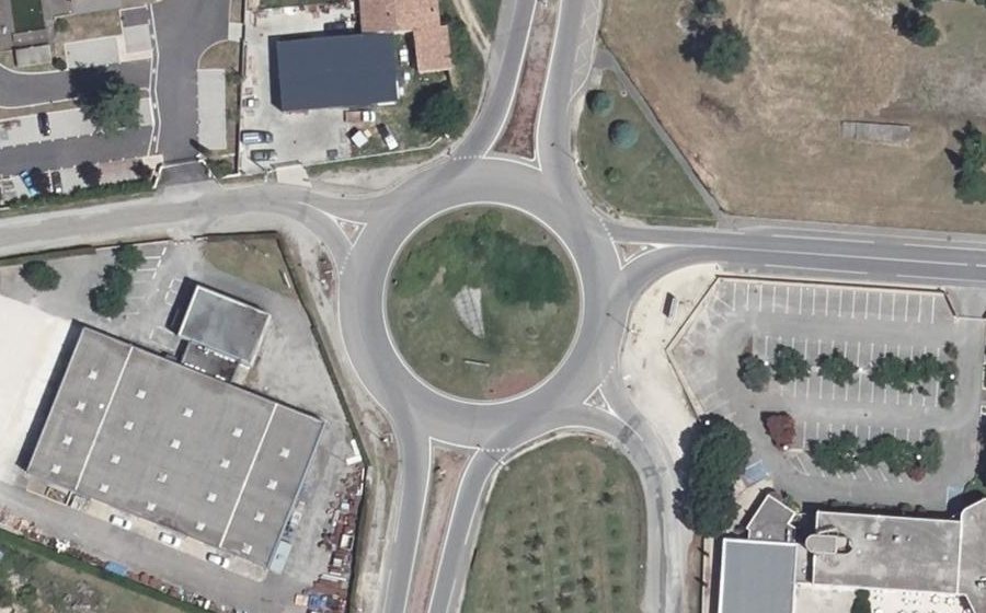 Vue aérienne du Rond-point anonyme n°4981482