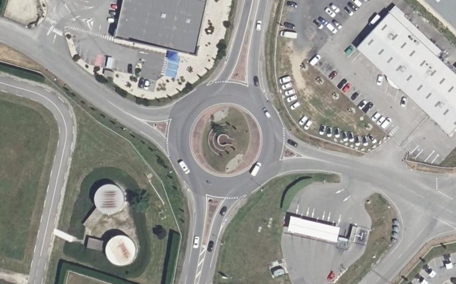Vue aérienne du Rond-point anonyme n°4981484