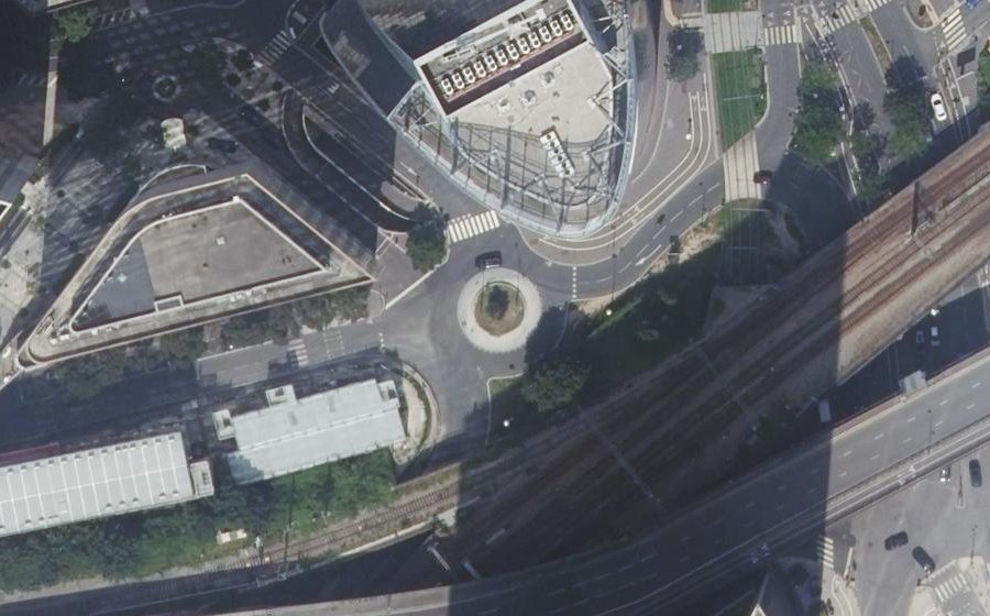 Vue aérienne du Rond-point anonyme n°498212316