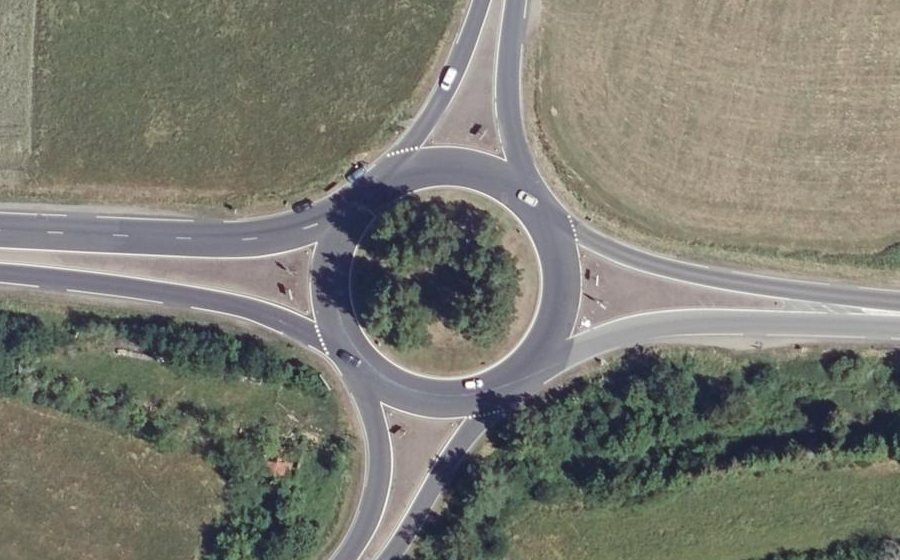 Vue aérienne du Rond-point anonyme n°4982436