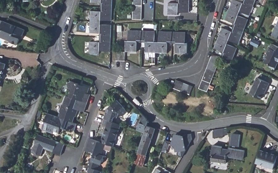 Vue aérienne du Rond-point anonyme n°49841991