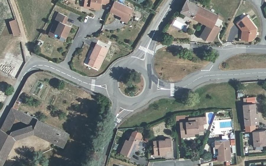 Vue aérienne du Rond-point anonyme n°49857454