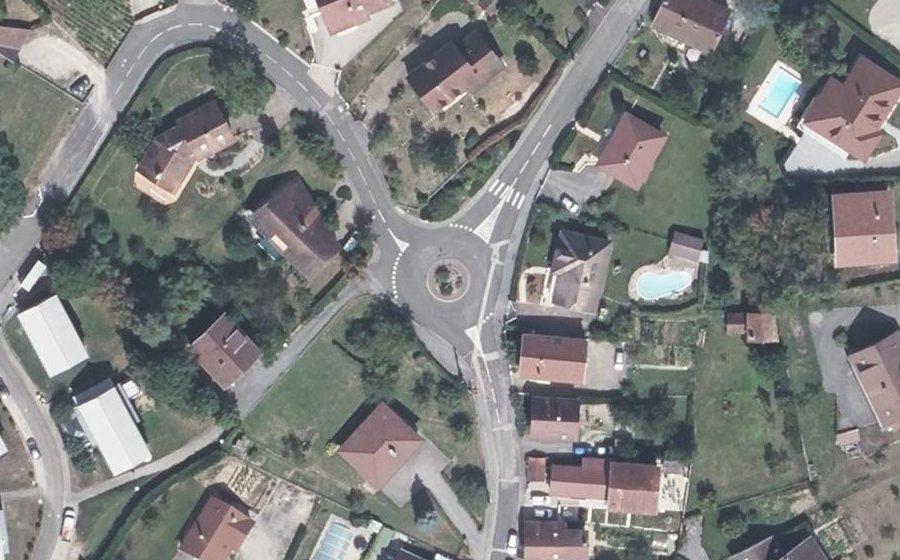 Vue aérienne du Rond-point anonyme n°49865517